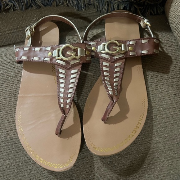 G BY GUESS GG LALLY 2-X BROWN/ METALLIC T STRAP THONG SANDALS Size 9 - Picture 3 of 7